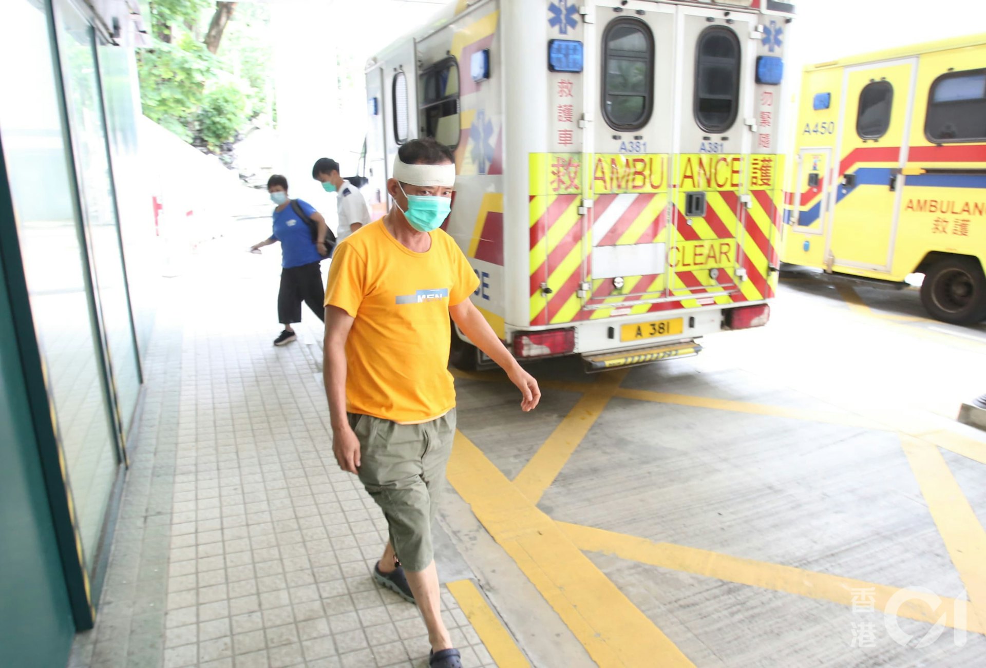 長沙灣唐樓鋁窗墜落事件